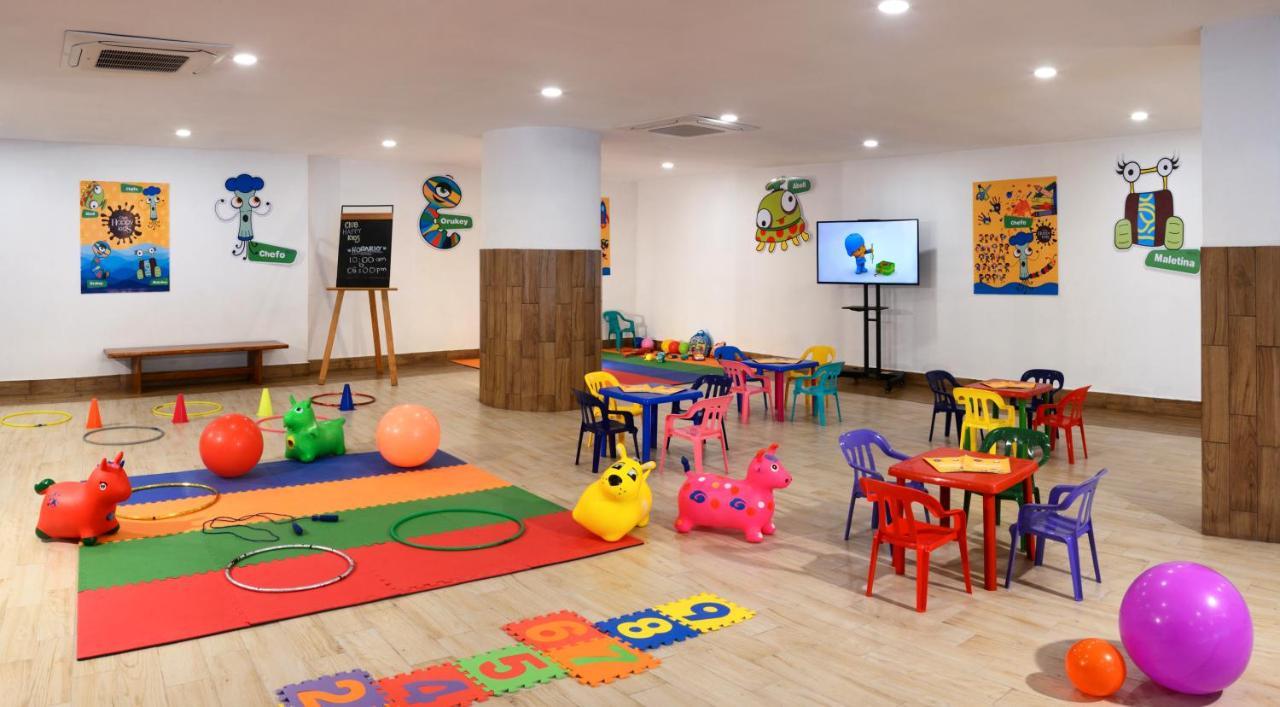 Hs Hotsson Hotel Akapulko Dış mekan fotoğraf A classroom at the school