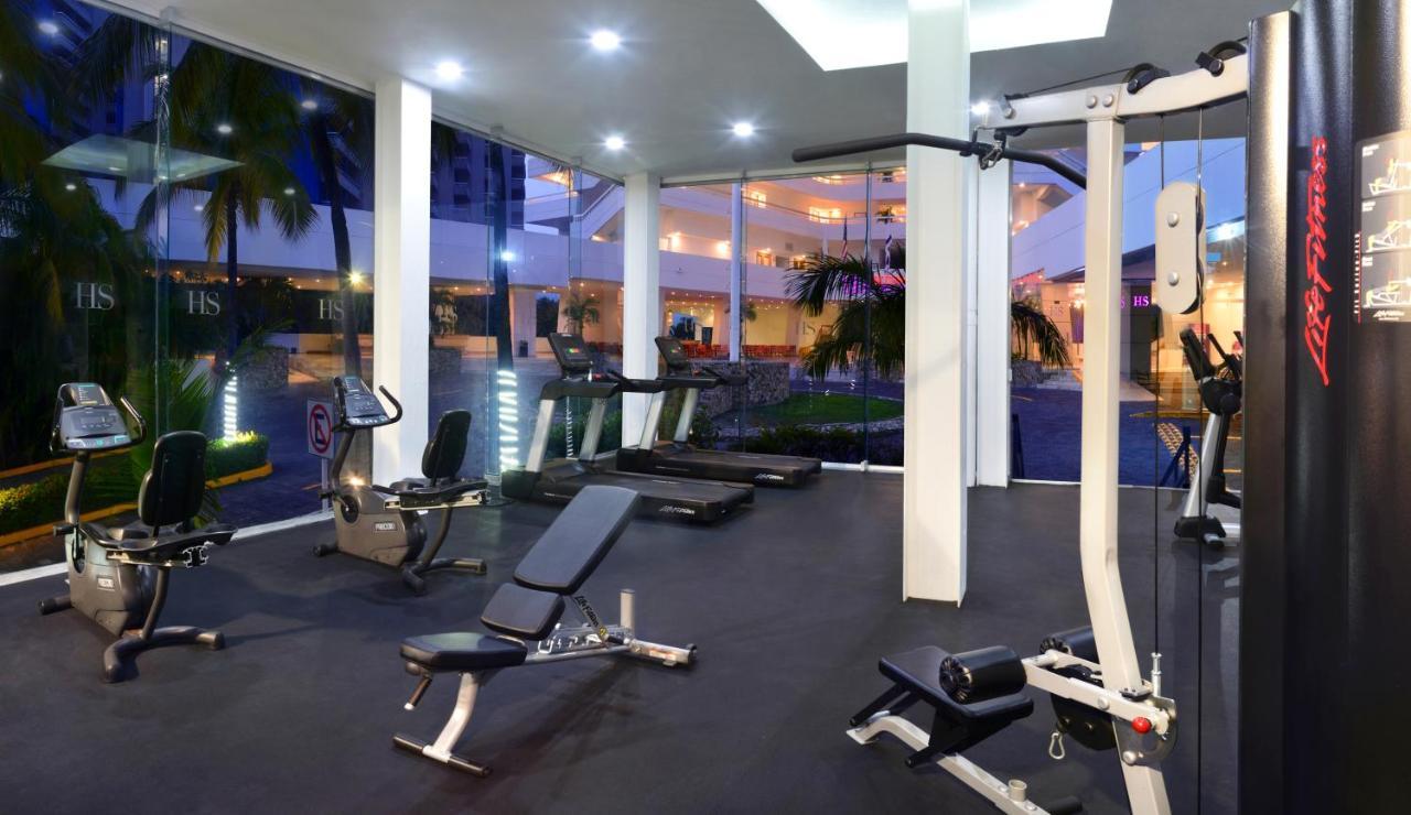 Hs Hotsson Hotel Akapulko Dış mekan fotoğraf A gym at a resort
